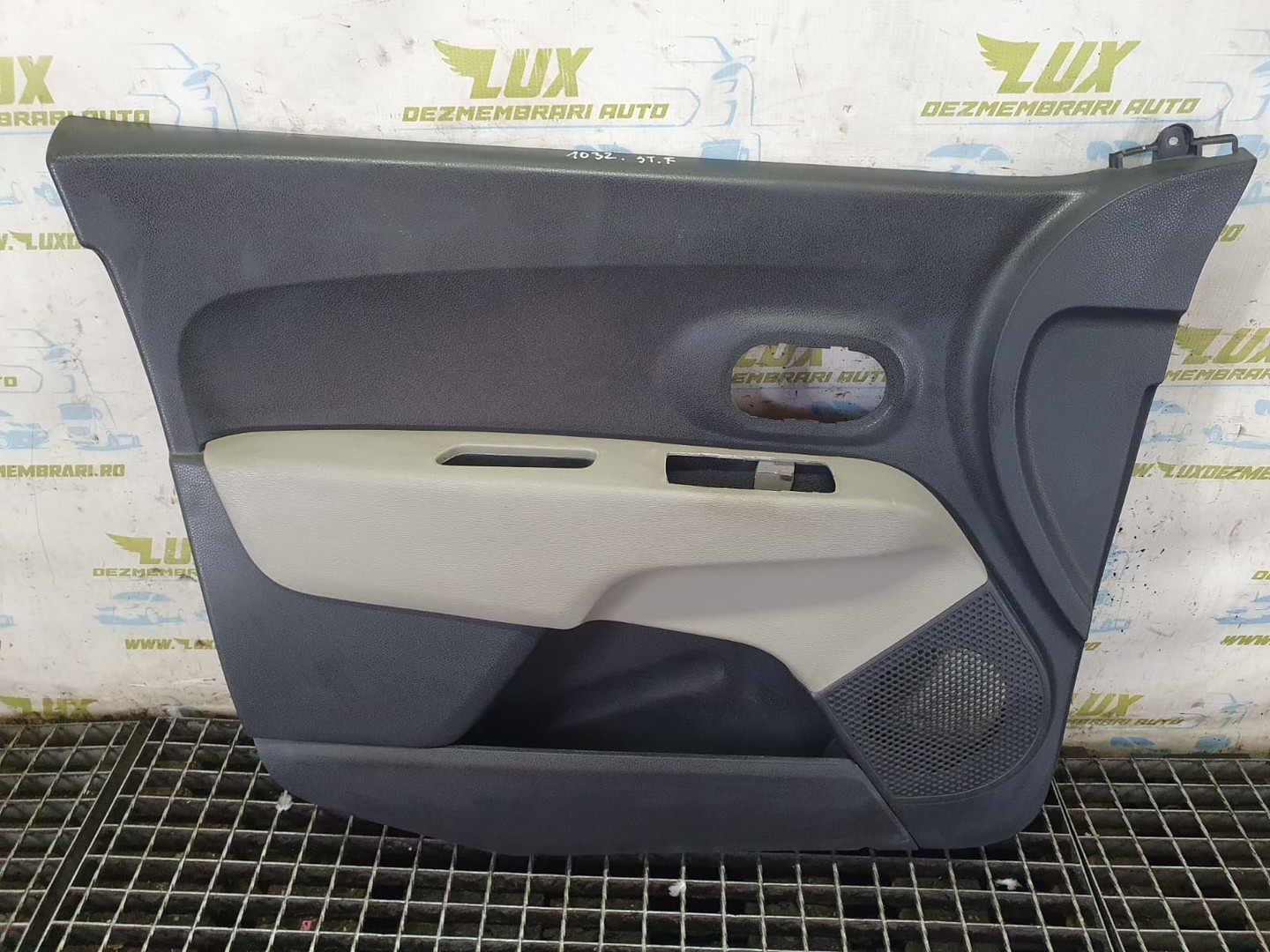 Fata usa stanga fata Dacia Lodgy 1 (2013 - 2020)
