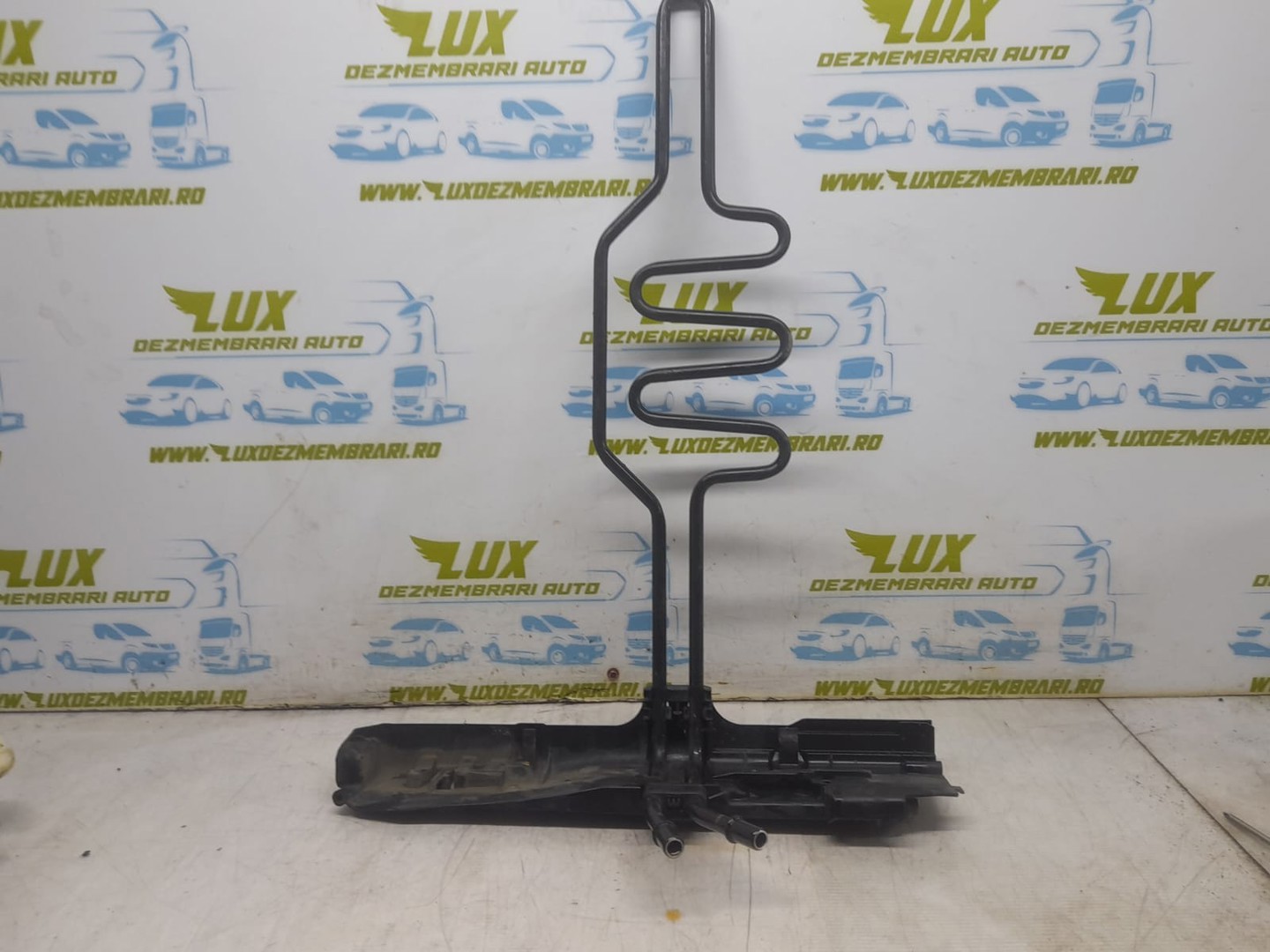 Suport radiator 17107524912 BMW Seria 3 E90 (2004 - 2010)