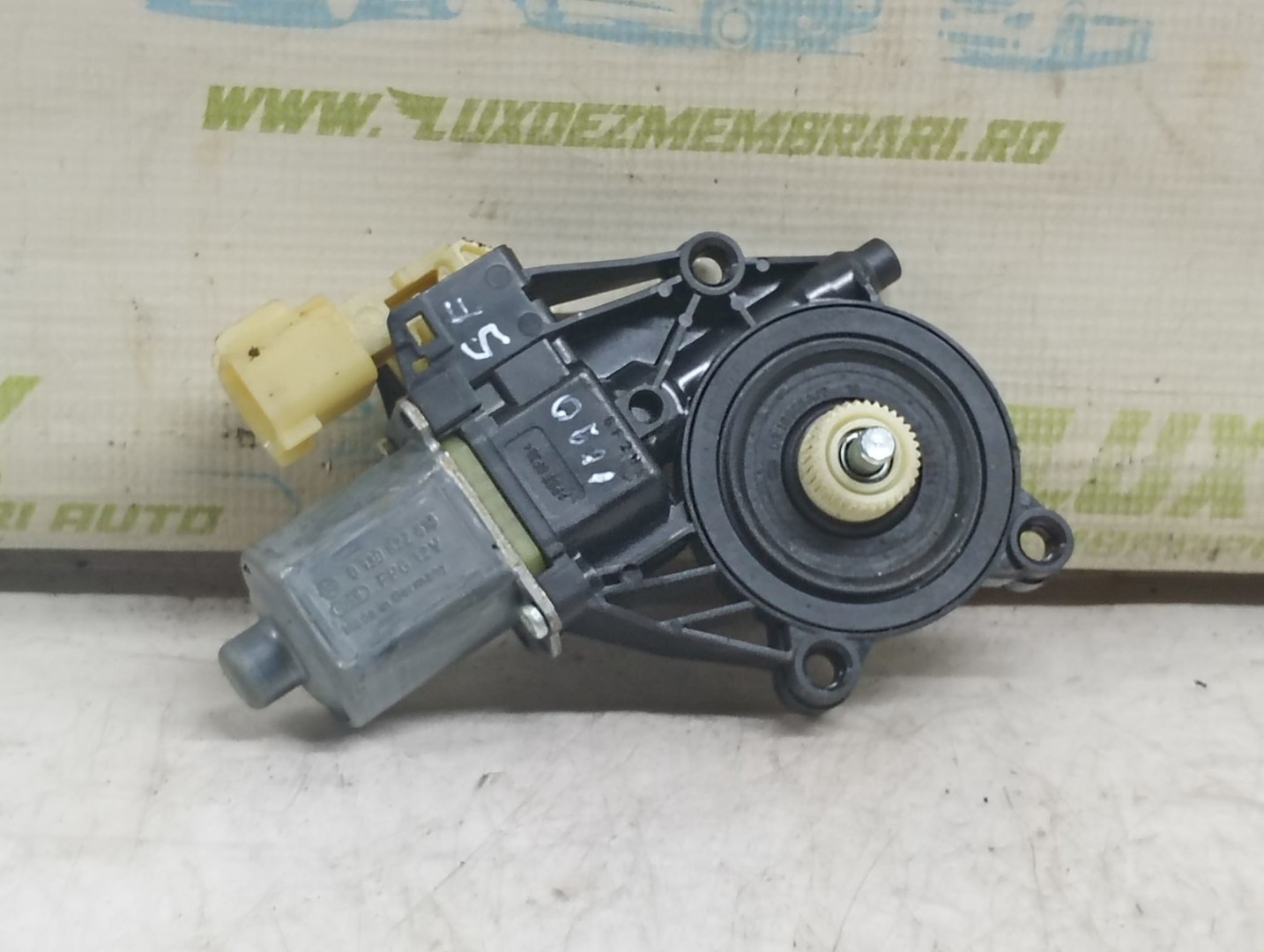 Motoras geam stanga fata 0130822618 Ford Fiesta 6 (facelift) (2013 - 2020)