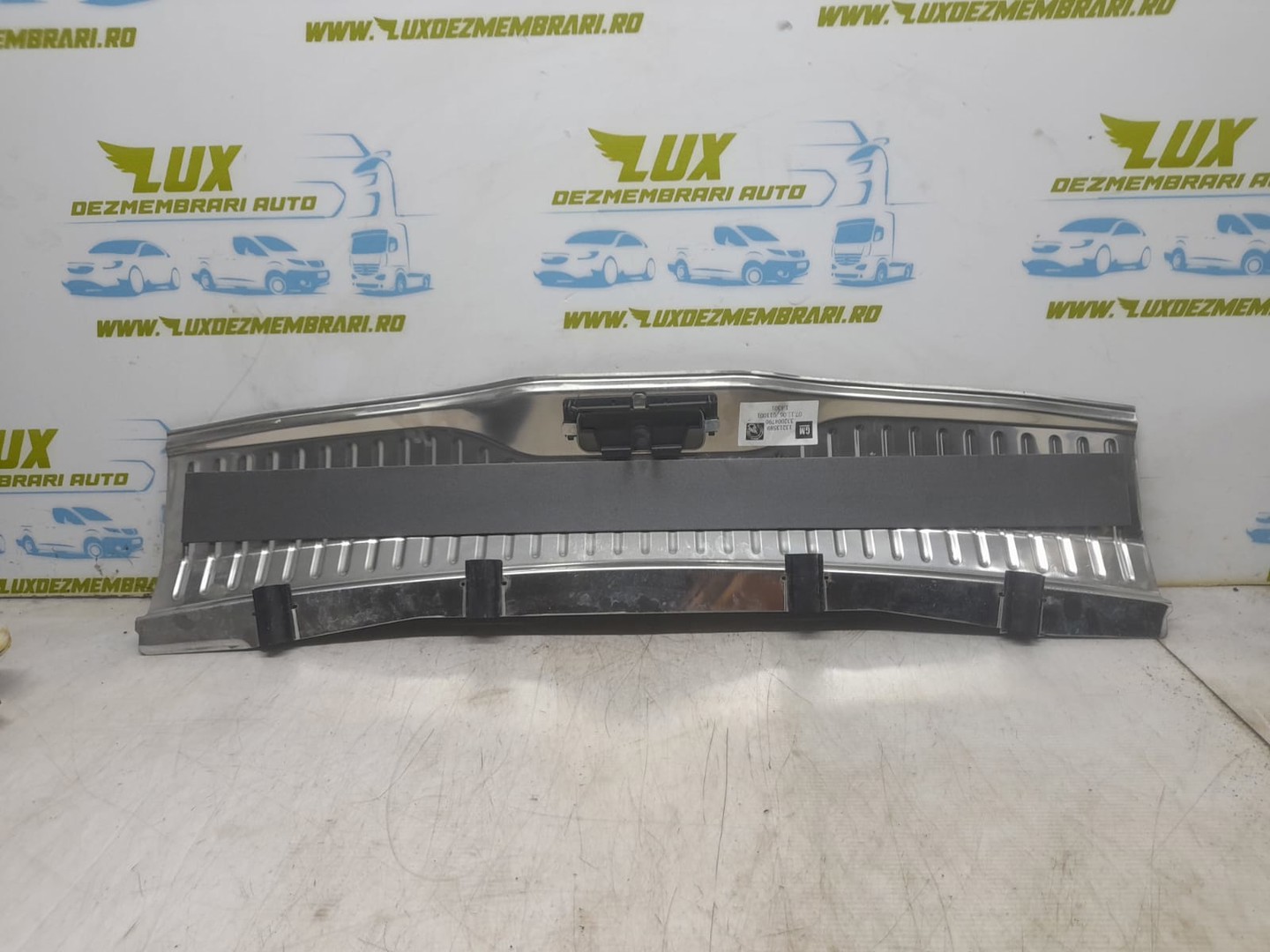 Ornament portbagaj 13213589 Opel Astra H (2004 - 2007)