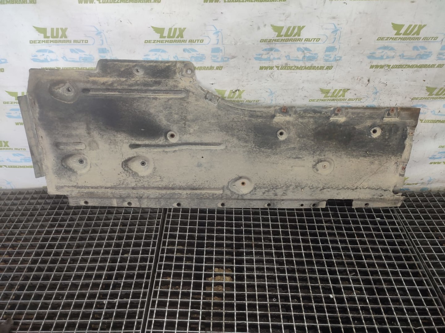 Scut caroserie stanga BMW X1 E84 (2009 - 2012)