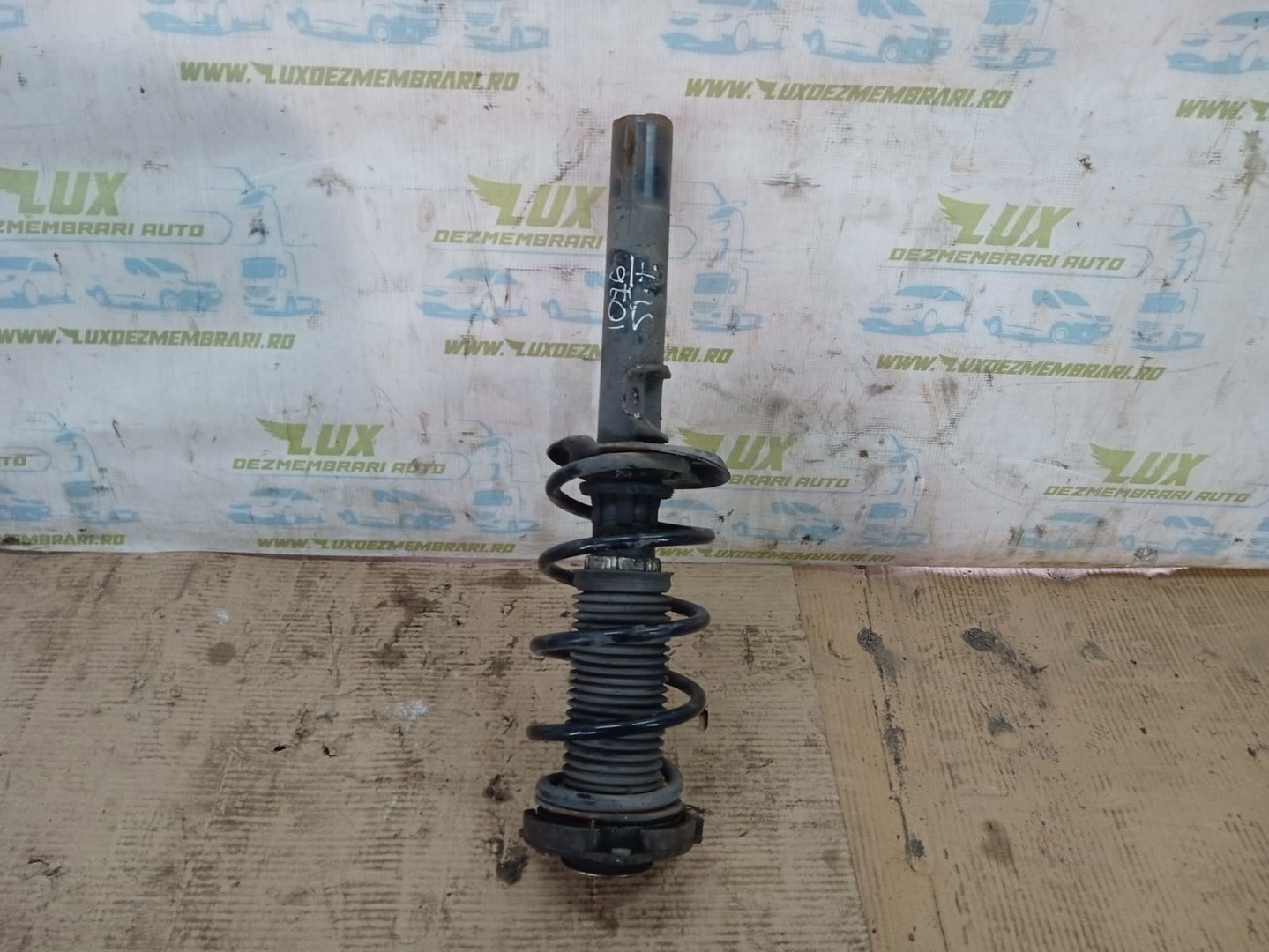 Amortizor cu arc stanga fata Volkswagen Golf 6 (2008 - 2015)