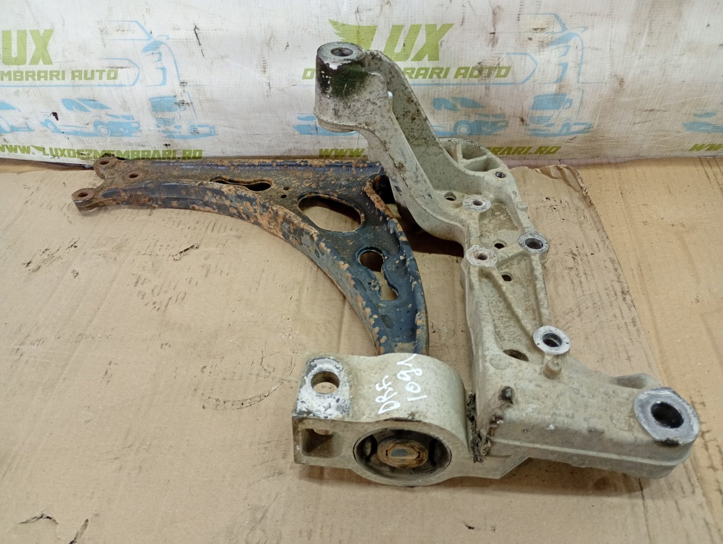 Brat suspensie dreapta fata Volkswagen Touran 1 (facelift) (2006 - 2010)