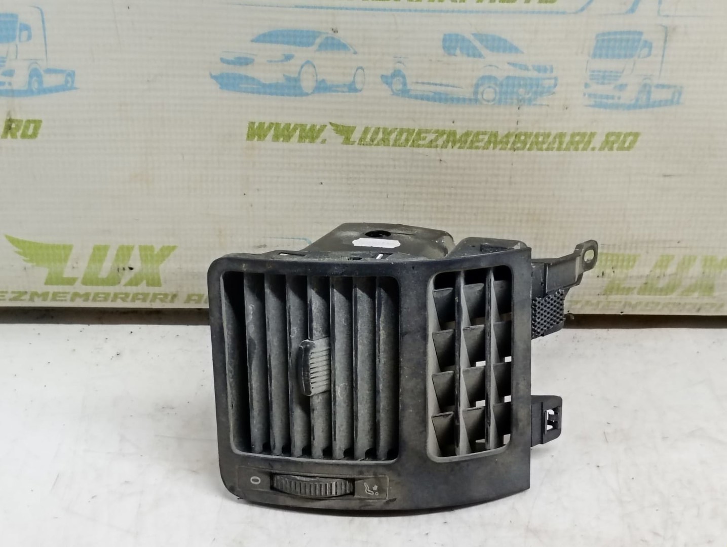 Grila ventilatie bord 1T0819703a Volkswagen Touran 1 (facelift) (2006 - 2010)