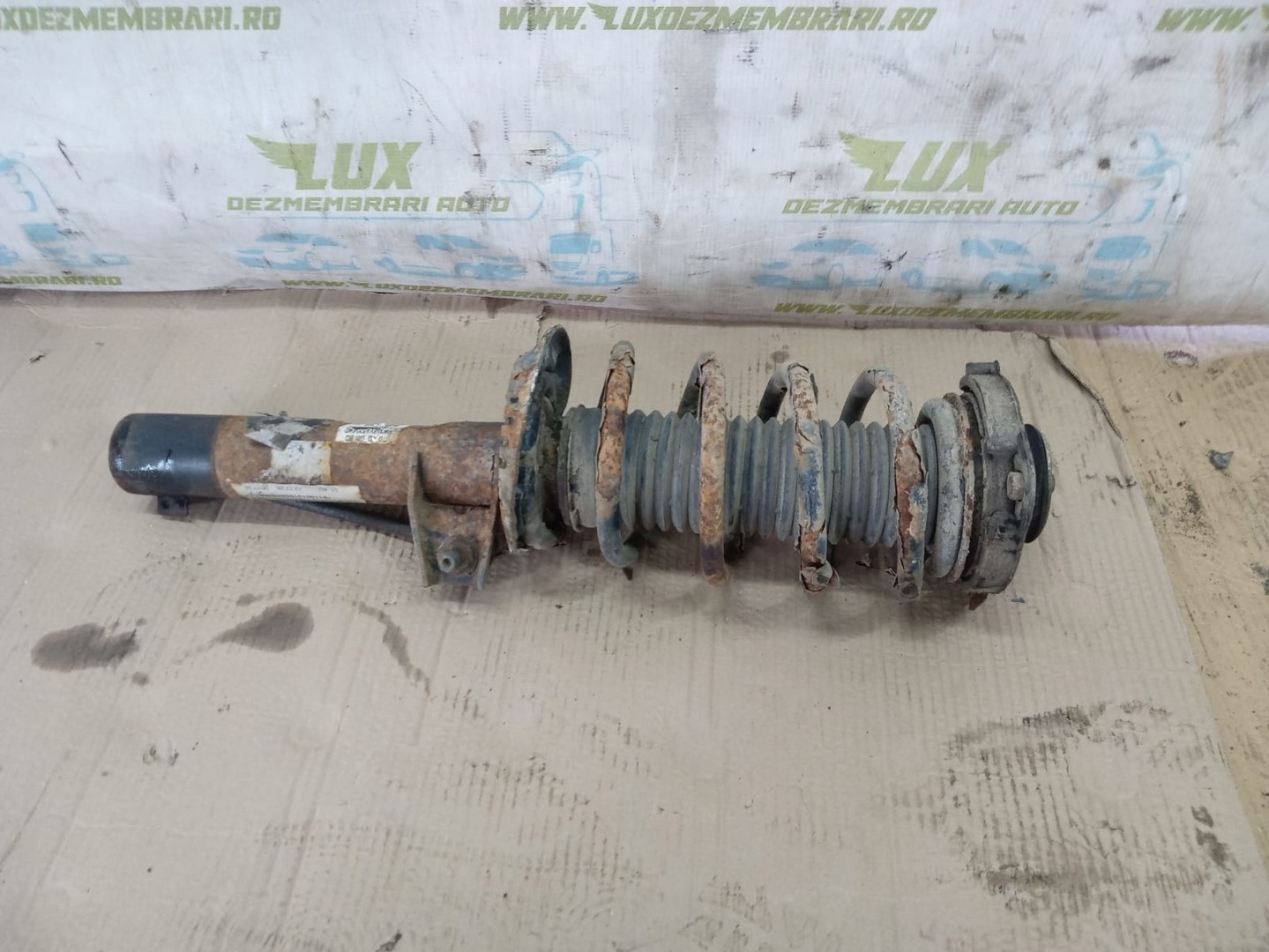 Amortizor cu arc stanga fata 1t0413031bq Volkswagen Touran 1 (facelift) (2006 - 2010)