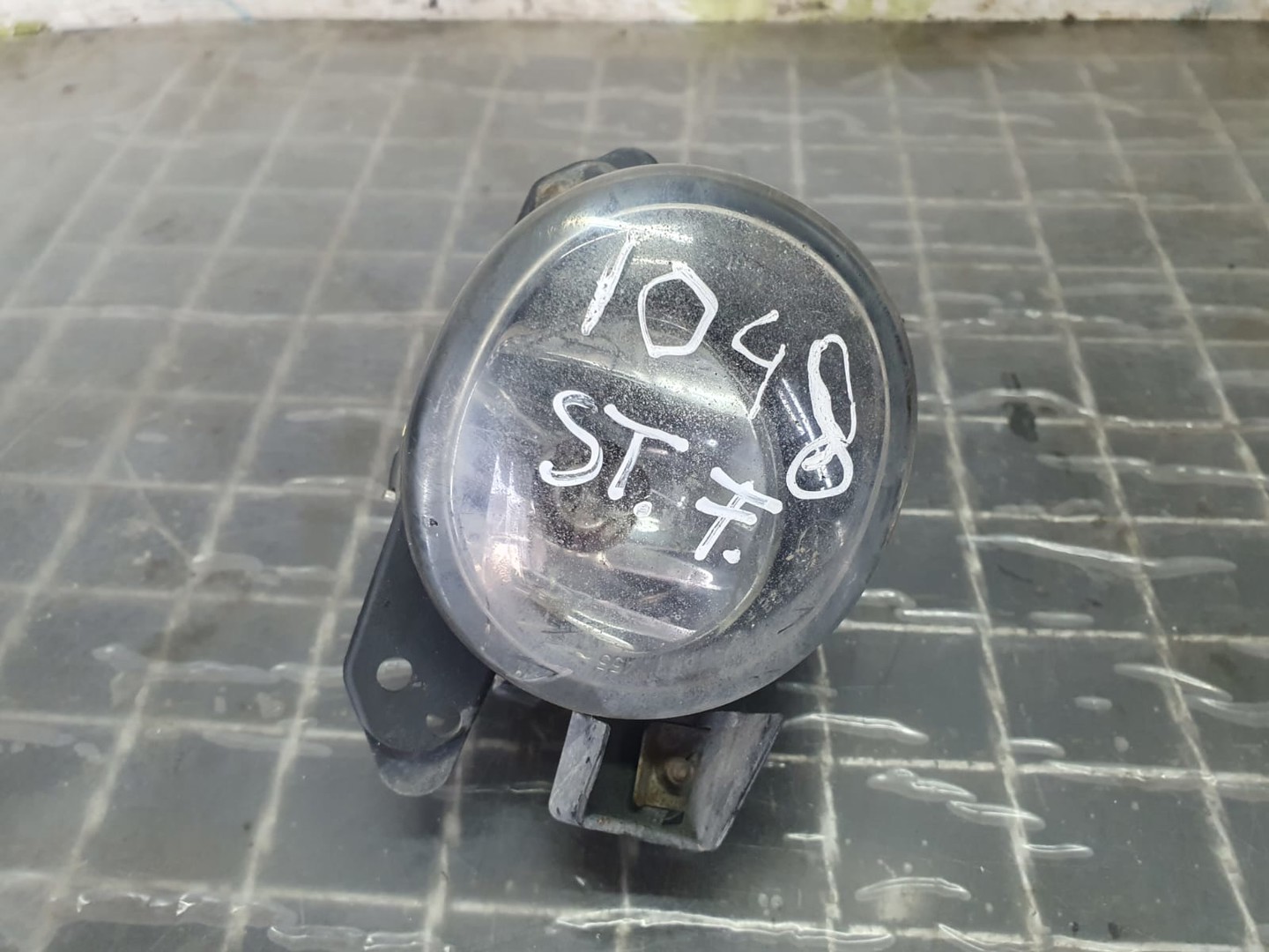 Proiector ceata stanga 305200028 Mercedes Benz C-Class W204/S204 (2007 - 2012)