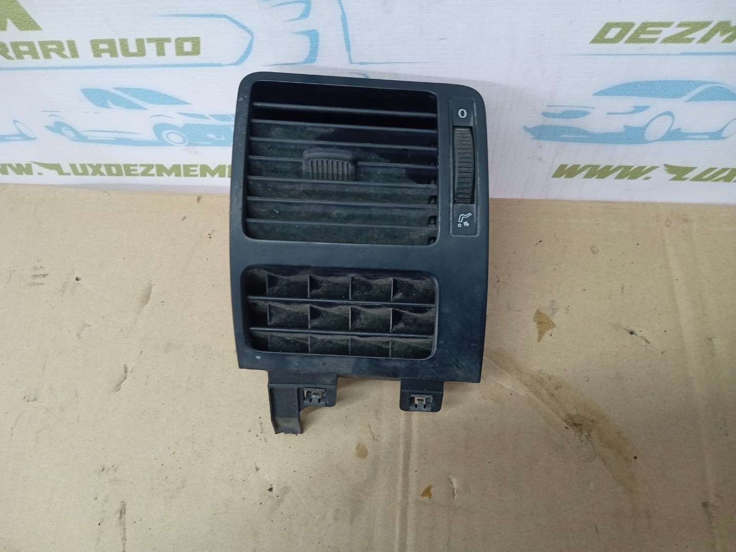 Grila ventilatie bord 1t0819704b Volkswagen Touran 1 (facelift) (2006 - 2010)