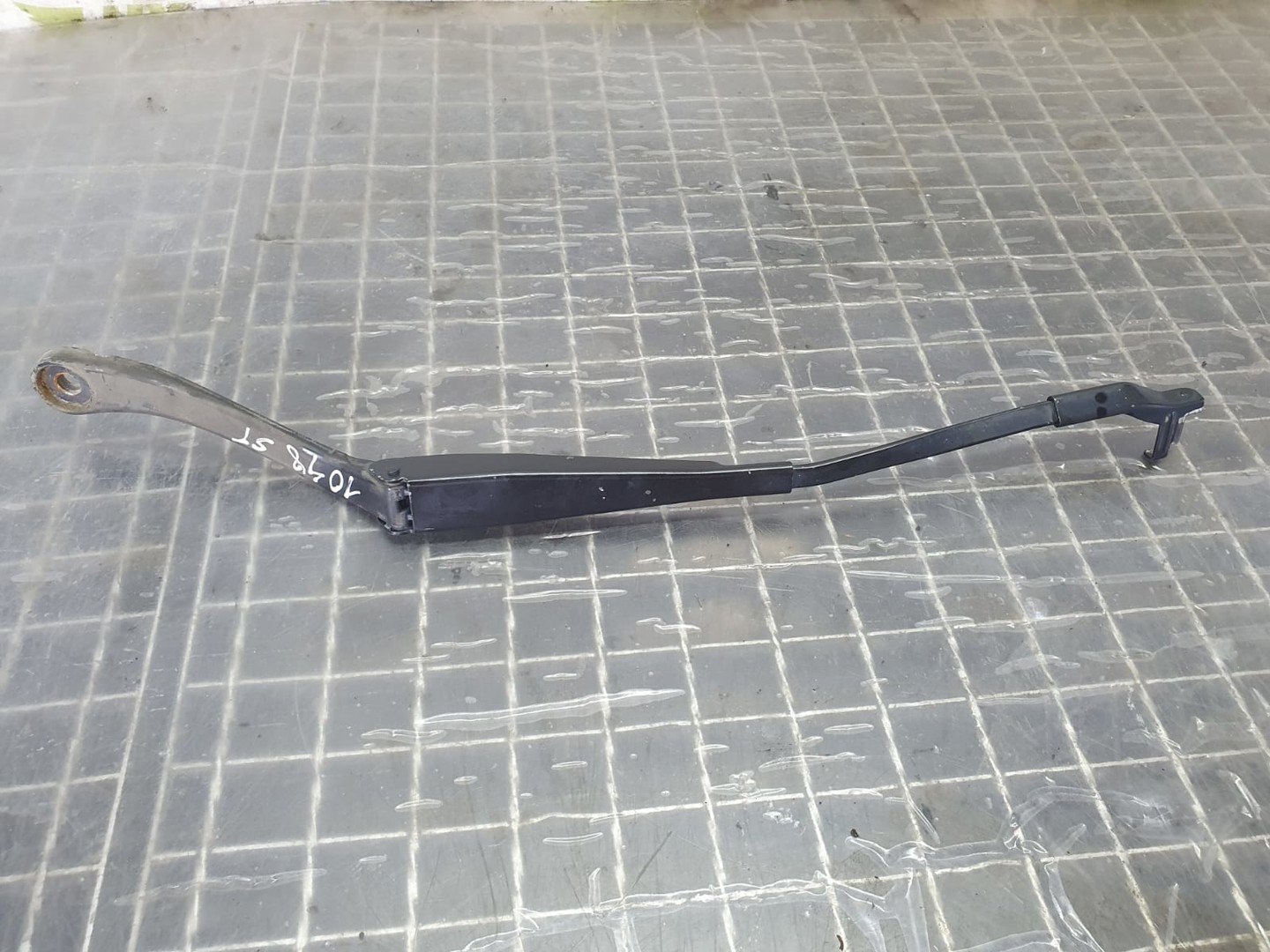 Brat stergator parbriz stanga 3392125811 Mercedes Benz C-Class W204/S204 (2007 - 2012)