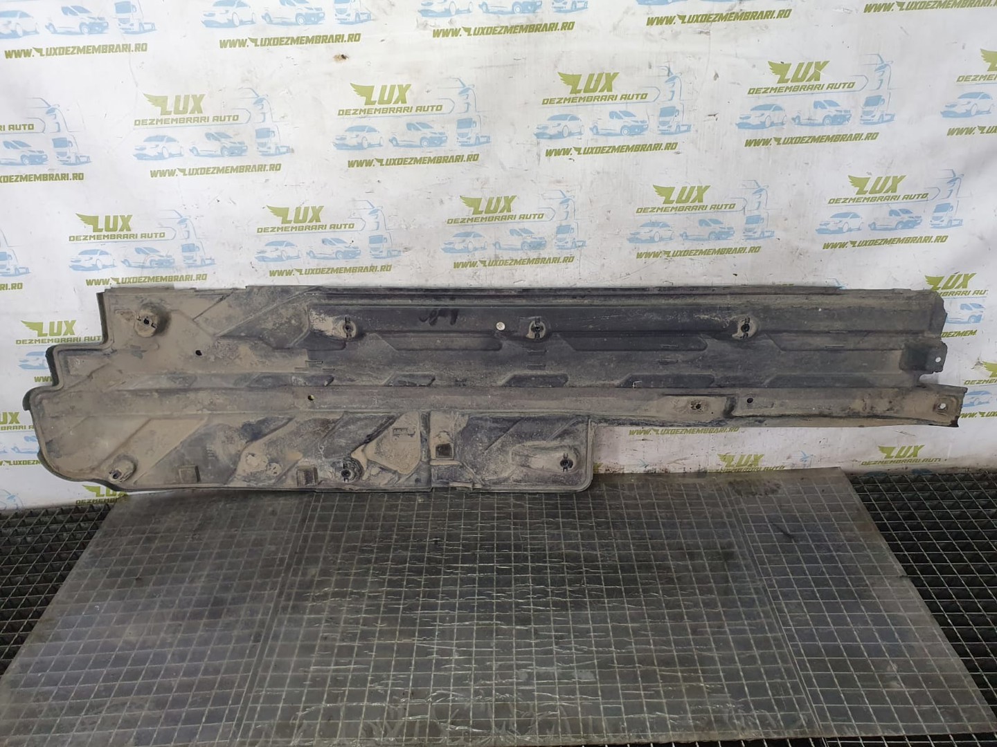 Scut caroserie stanga Mercedes Benz C-Class W204/S204 (2007 - 2012)
