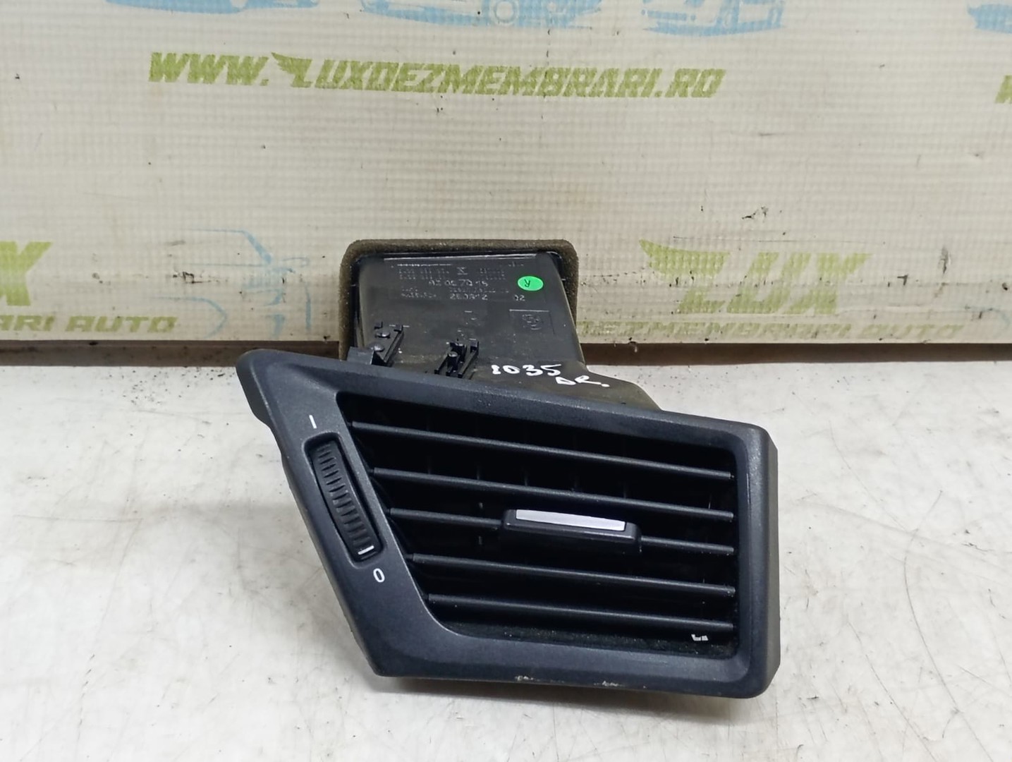 Grila ventilatie bord 64222991234 BMW X1 E84 (2009 - 2012)
