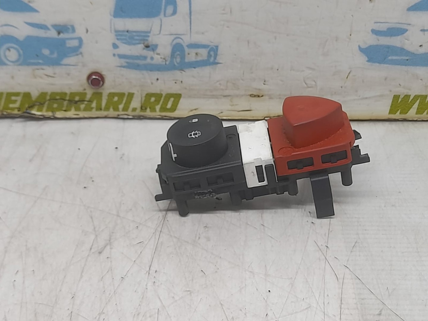Buton avarii 8200407416 Renault Scenic 2 (facelift) (2006 - 2010)