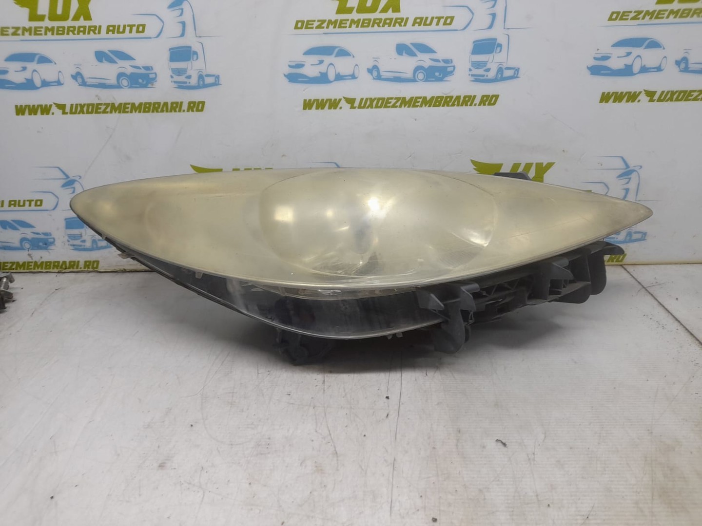 Far dreapta 43165748 Peugeot 307 1 (2001 - 2005)