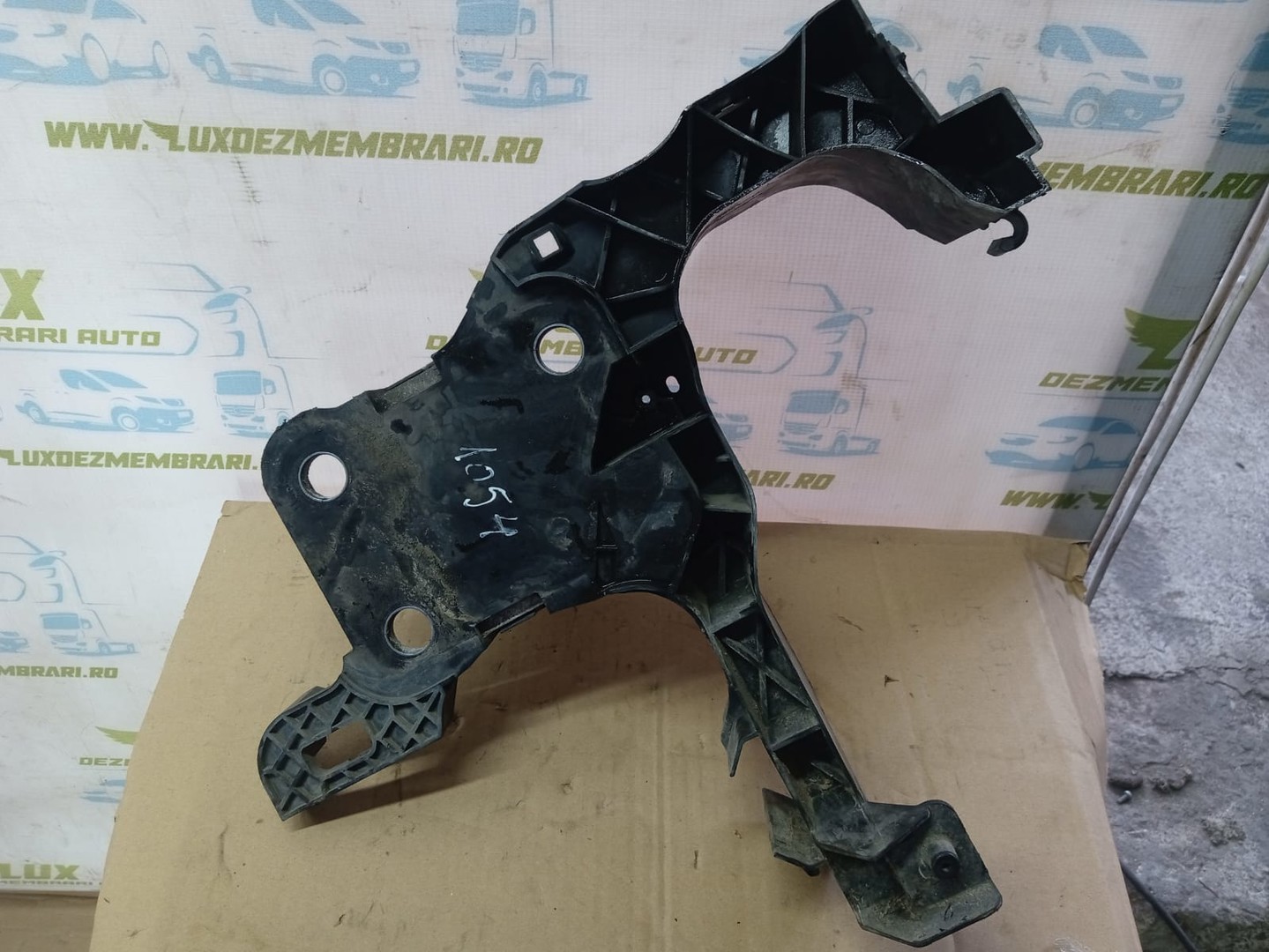 Suport far dreapta 8200137496 Renault Scenic 2 (facelift) (2006 - 2010)