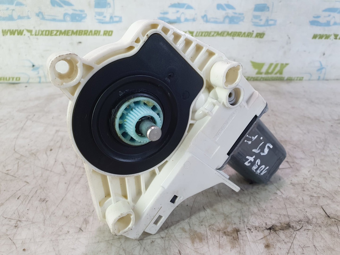 Motoras geam stanga fata 8k0959801b Audi A6 4G/C7 (facelift) (2014 - 2020)