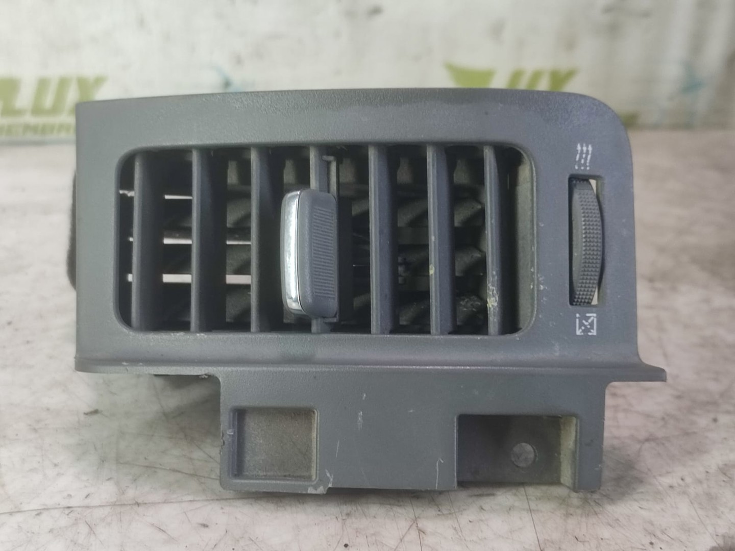 Grila ventilatie bord 68750jg00b Nissan X-Trail T31 (2007 - 2011)