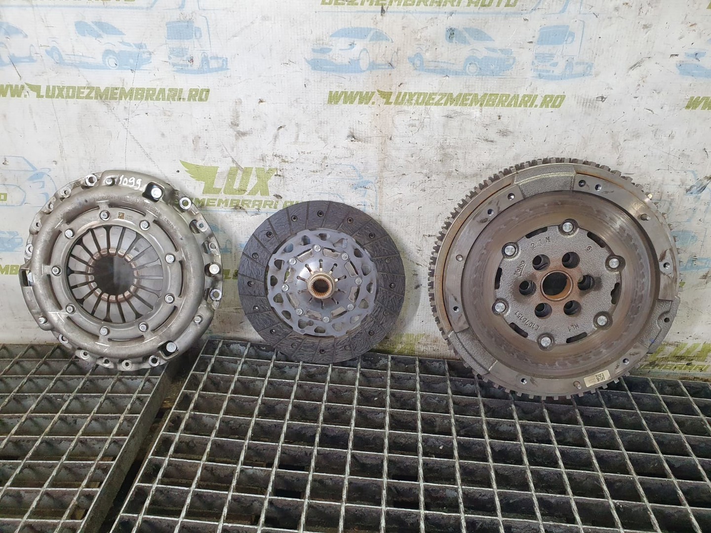Kit ambreiaj volanta cu masa dubla 302057872r 302102441r Dacia Logan 3 (2020 - 2024)