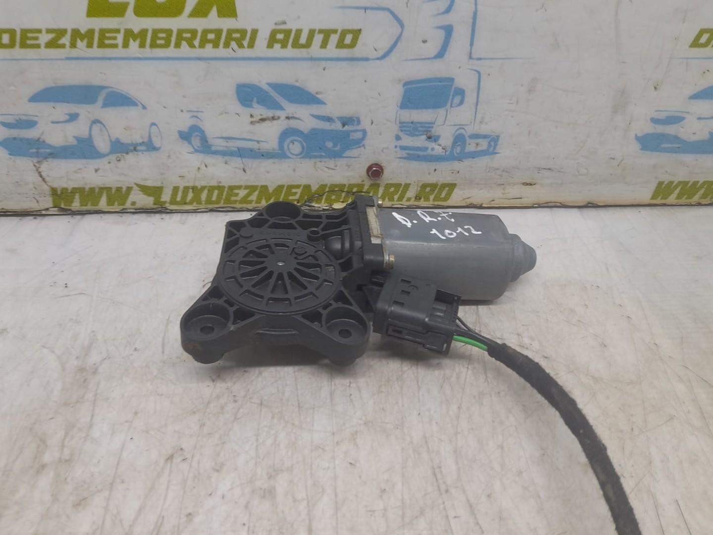 Motoras geam dreapta fata 119650-105 Mercedes Benz C-Class W203 (2000 - 2004)
