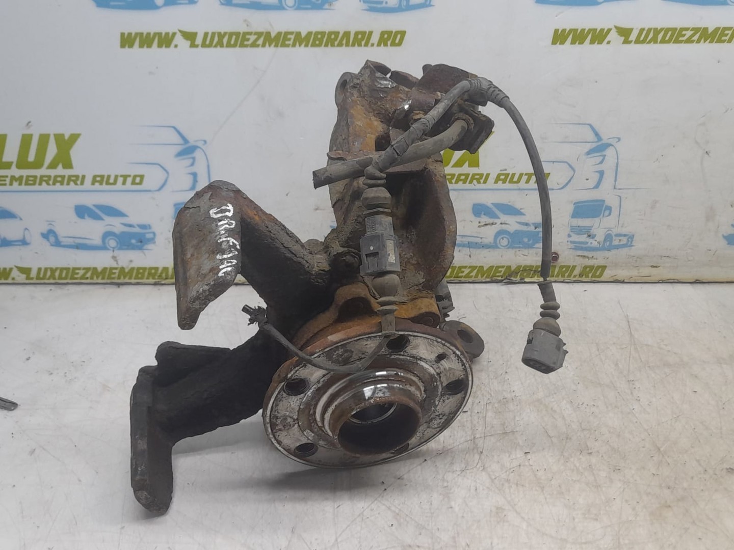 Fuzeta dreapta fata Volkswagen Golf 5 (2003 - 2009)