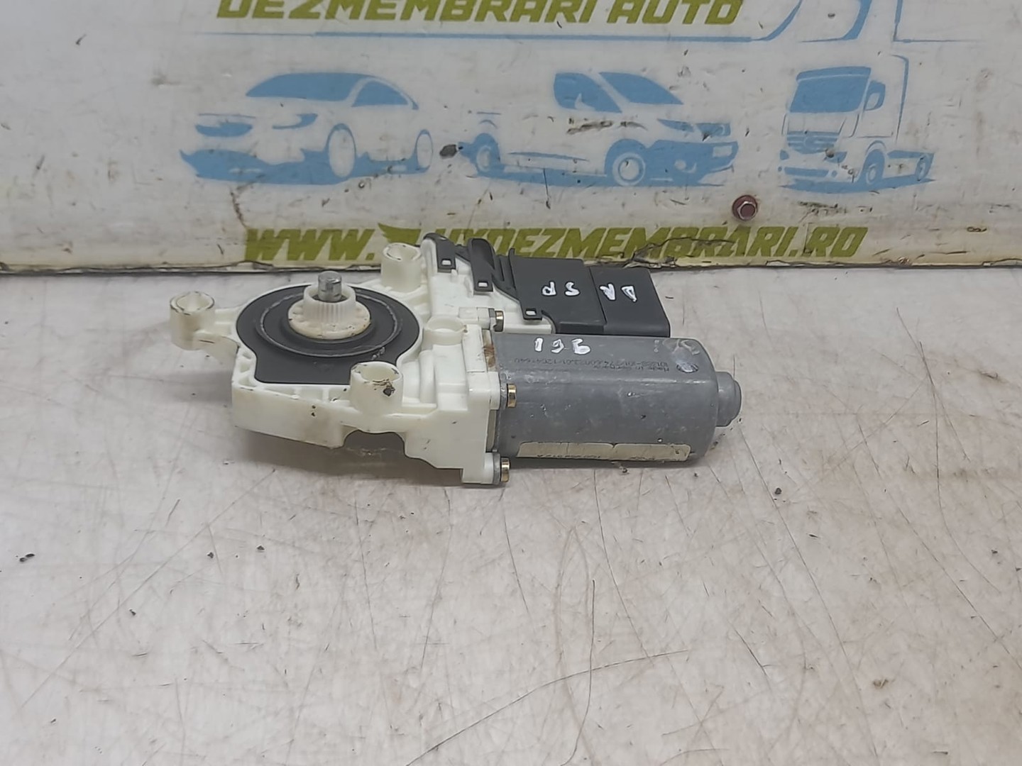 Motoras geam dreapta spate 1c0959812A Volkswagen Golf 4 (1997 - 2006)