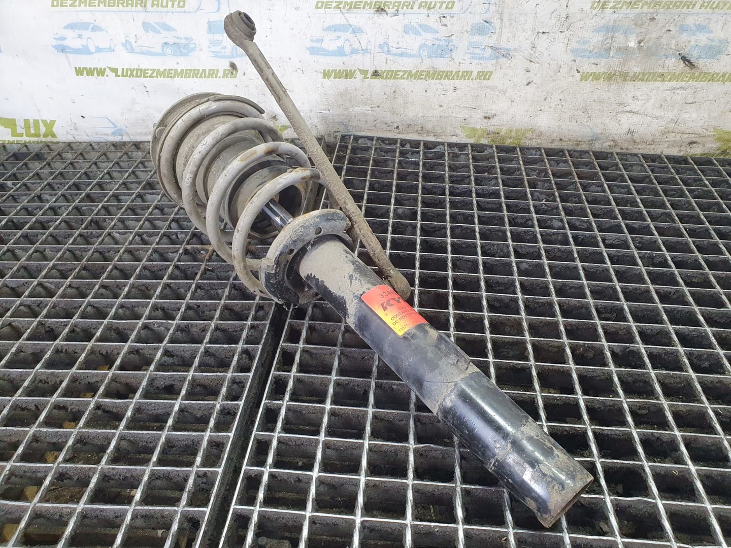 Amortizor cu arc dreapta fata 334625 BMW Seria 1 E87 (2004 - 2007)