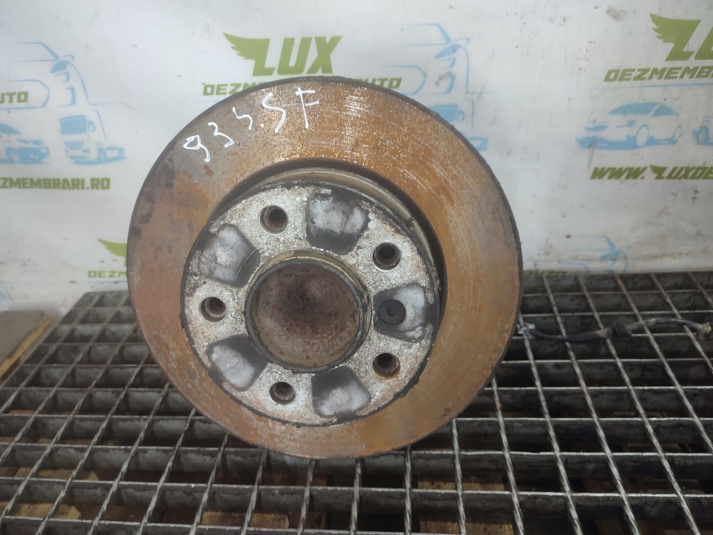 Fuzeta stanga fata BMW Seria 1 E87 (2004 - 2007)