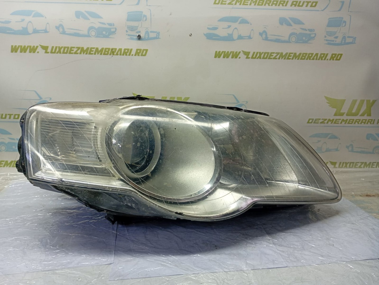 Far dreapta 3c0941006aa Volkswagen Passat B6 (2005 - 2010)