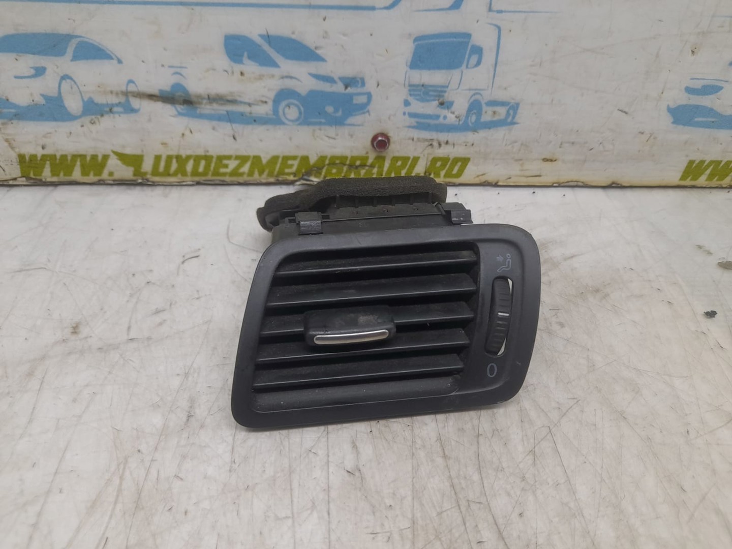 Grila ventilatie bord 3c1819701 Volkswagen Passat B6 (2005 - 2010)