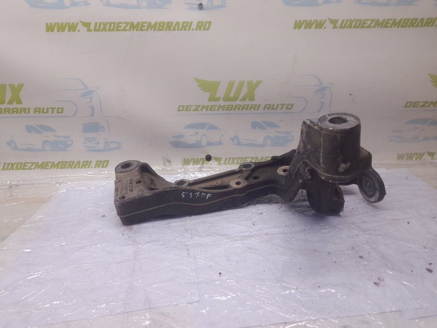 Brat suspensie dreapta fata 1k0199296E Volkswagen Golf 5 (2003 - 2009)