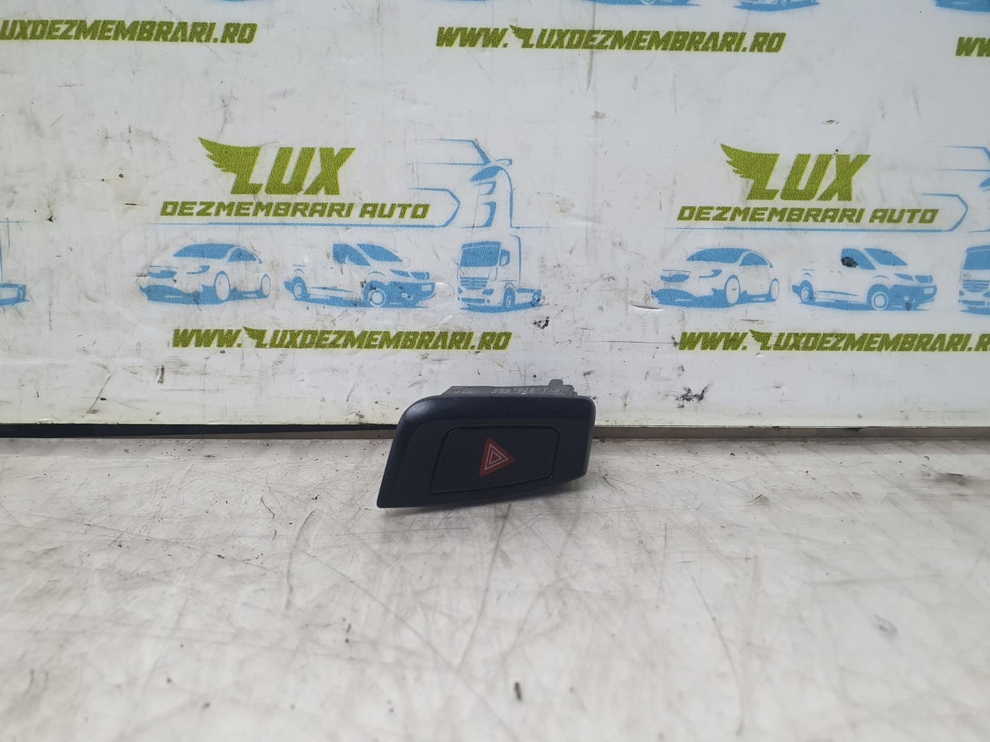Buton avarii Audi A4 B8/8K (facelift) (2011 - 2016)