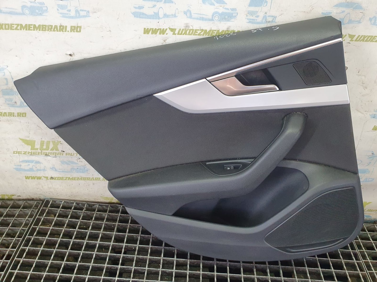 Fata usa stanga spate Audi A4 B9 (2015 - 2020)