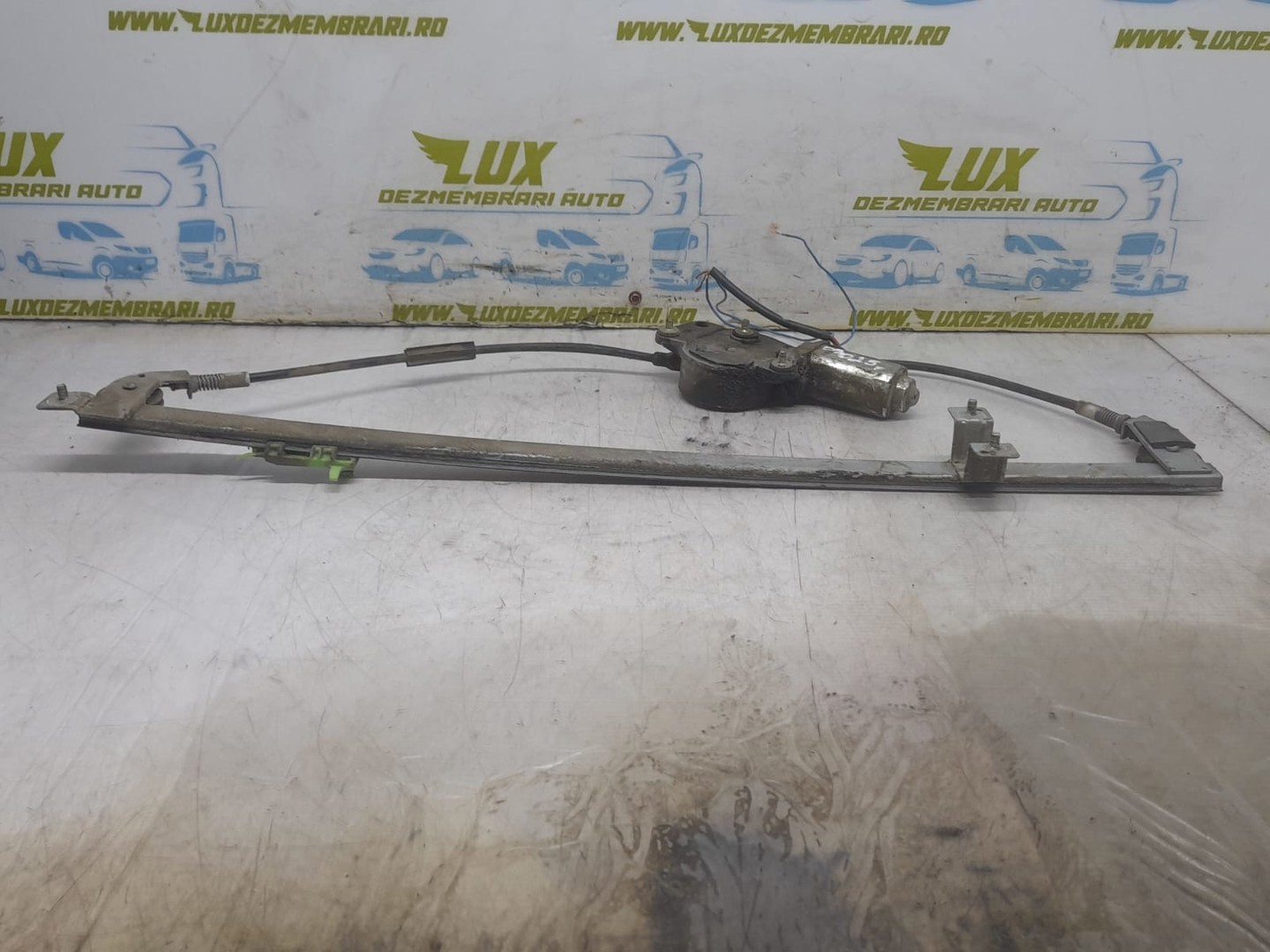 Macara geam dreapta fata 1322757080 BMW X1 E84 (2009 - 2012)
