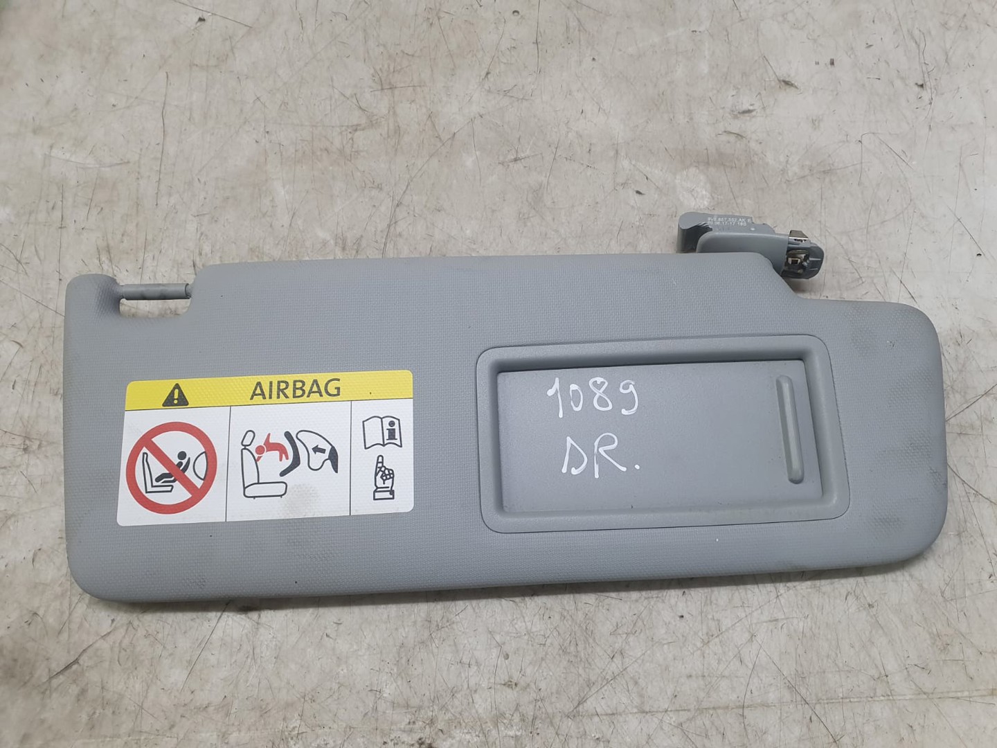 Parasolar dreapta 8v5857552ak Audi A4 B9 (2015 - 2020)