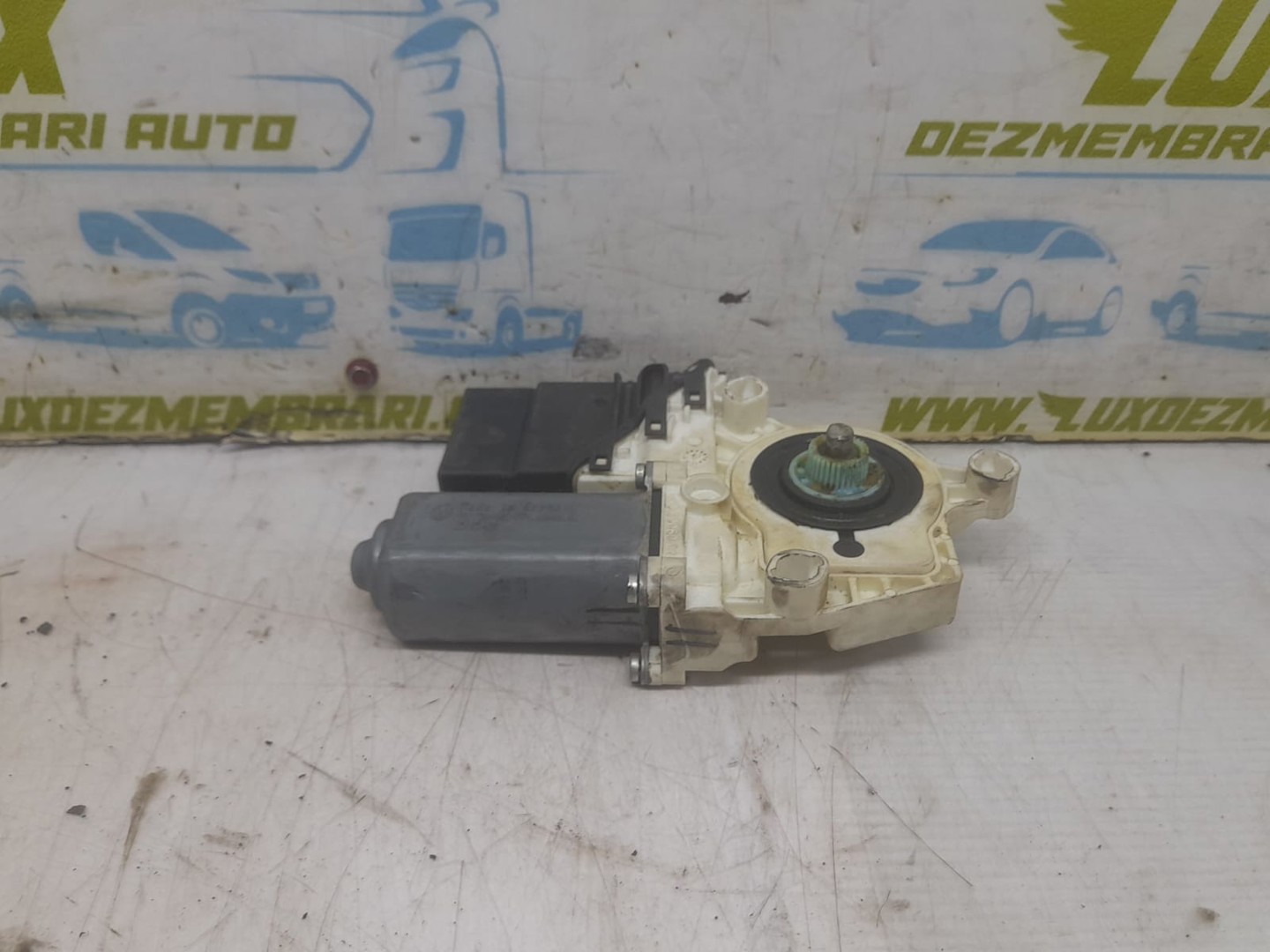 Motoras geam stanga spate 974225-108 Volkswagen Passat B6 (2005 - 2010)