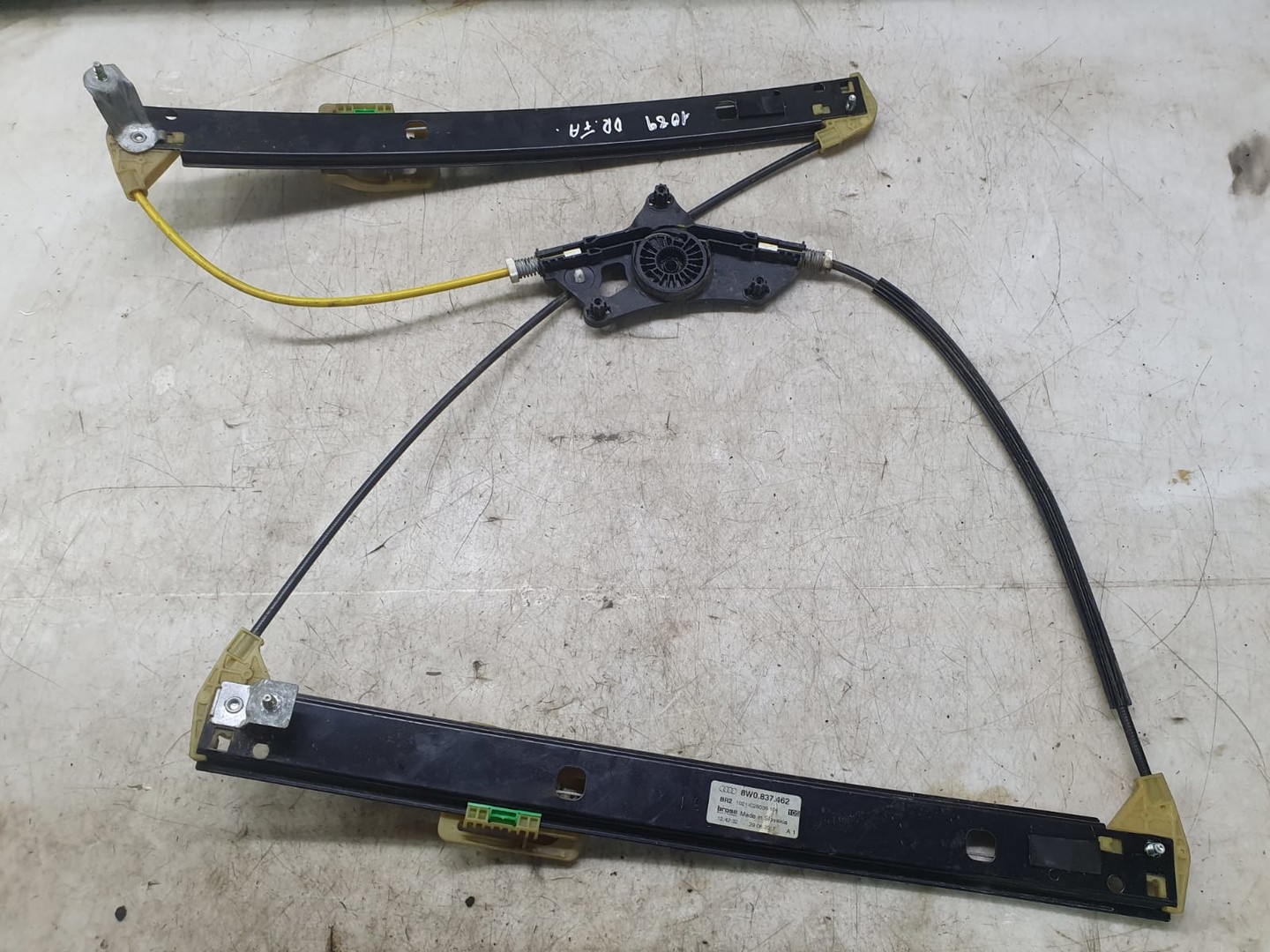 Macara geam dreapta fata 8w0837462 Audi A4 B9 (2015 - 2020)