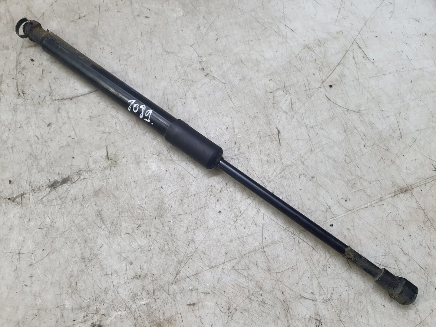 Amortizor capota 8w0823359b Audi A4 B9 (2015 - 2020)