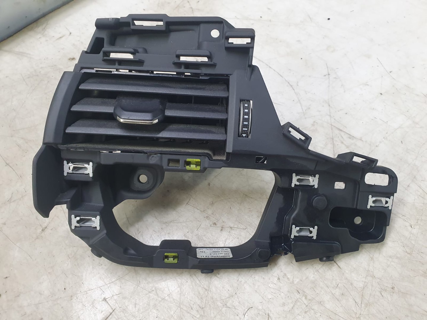 Grila ventilatie bord 8w1820901 Audi A4 B9 (2015 - 2020)