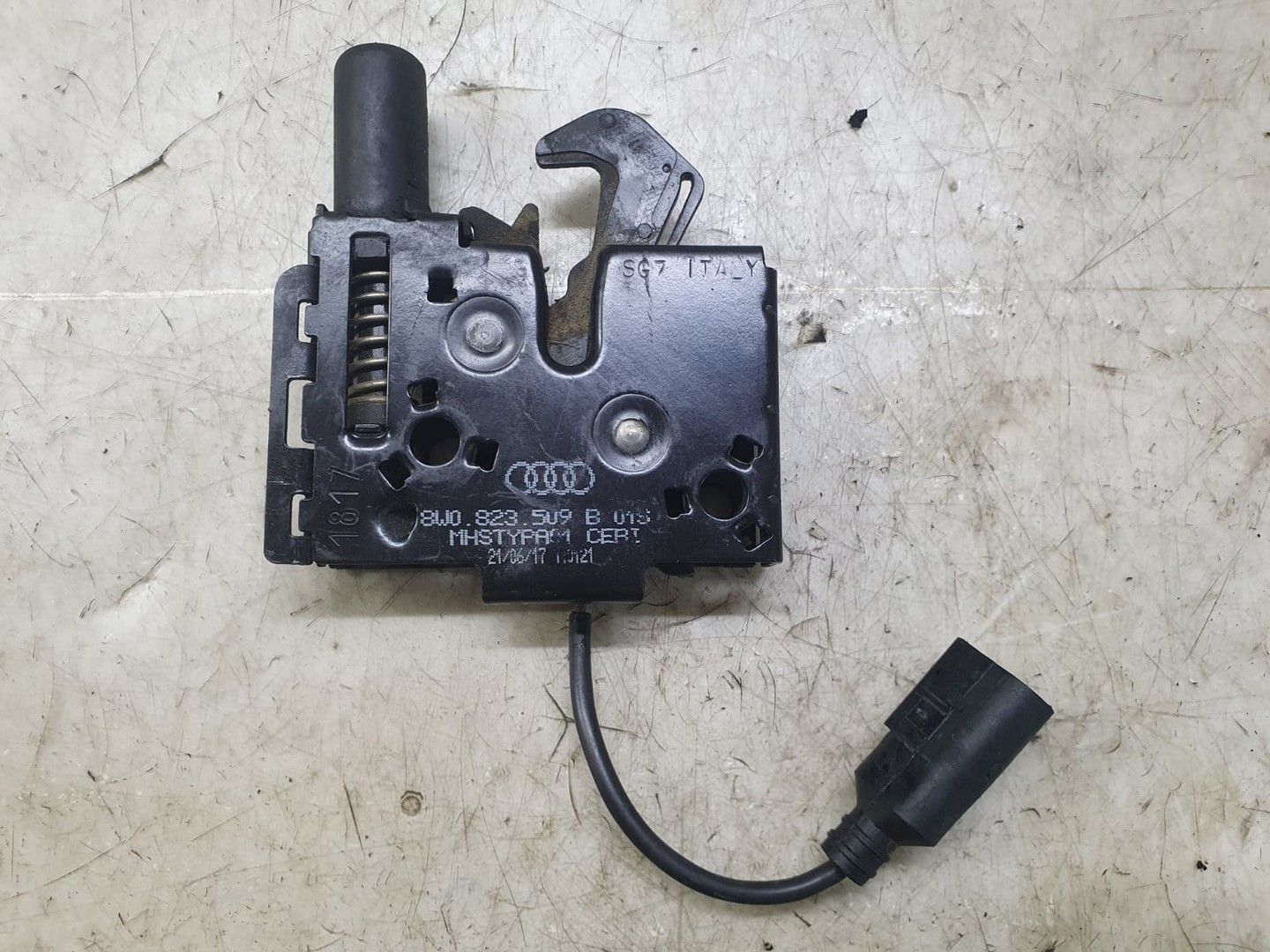 Broasca capota 8w0823509b Audi A4 B9 (2015 - 2020)