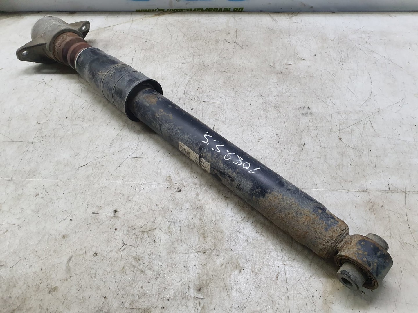 Amortizor stanga spate 8w9513028J 8w9035f Audi A4 B9 (2015 - 2020)