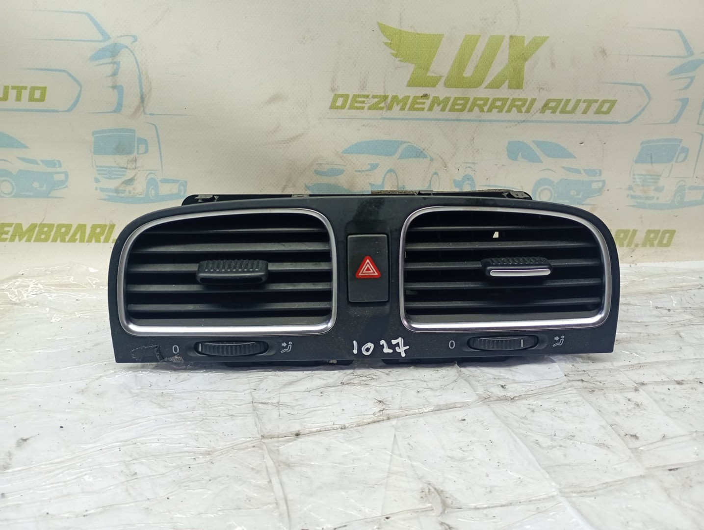Grila ventilatie bord 5k0819743 Volkswagen Golf 6 (2008 - 2015)