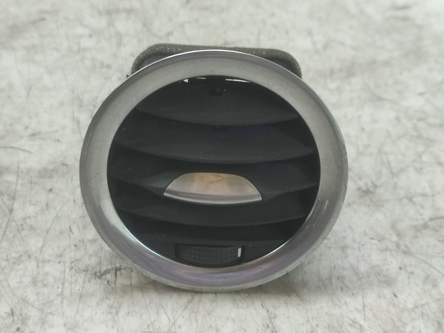 Grila ventilatie bord 08583-005 Opel Adam 1 (2012 - 2020)