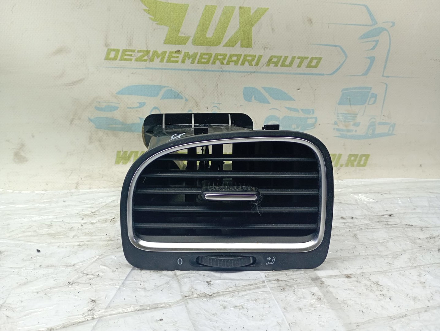 Grila ventilatie bord 5k0819703k Volkswagen Golf 6 (2008 - 2015)
