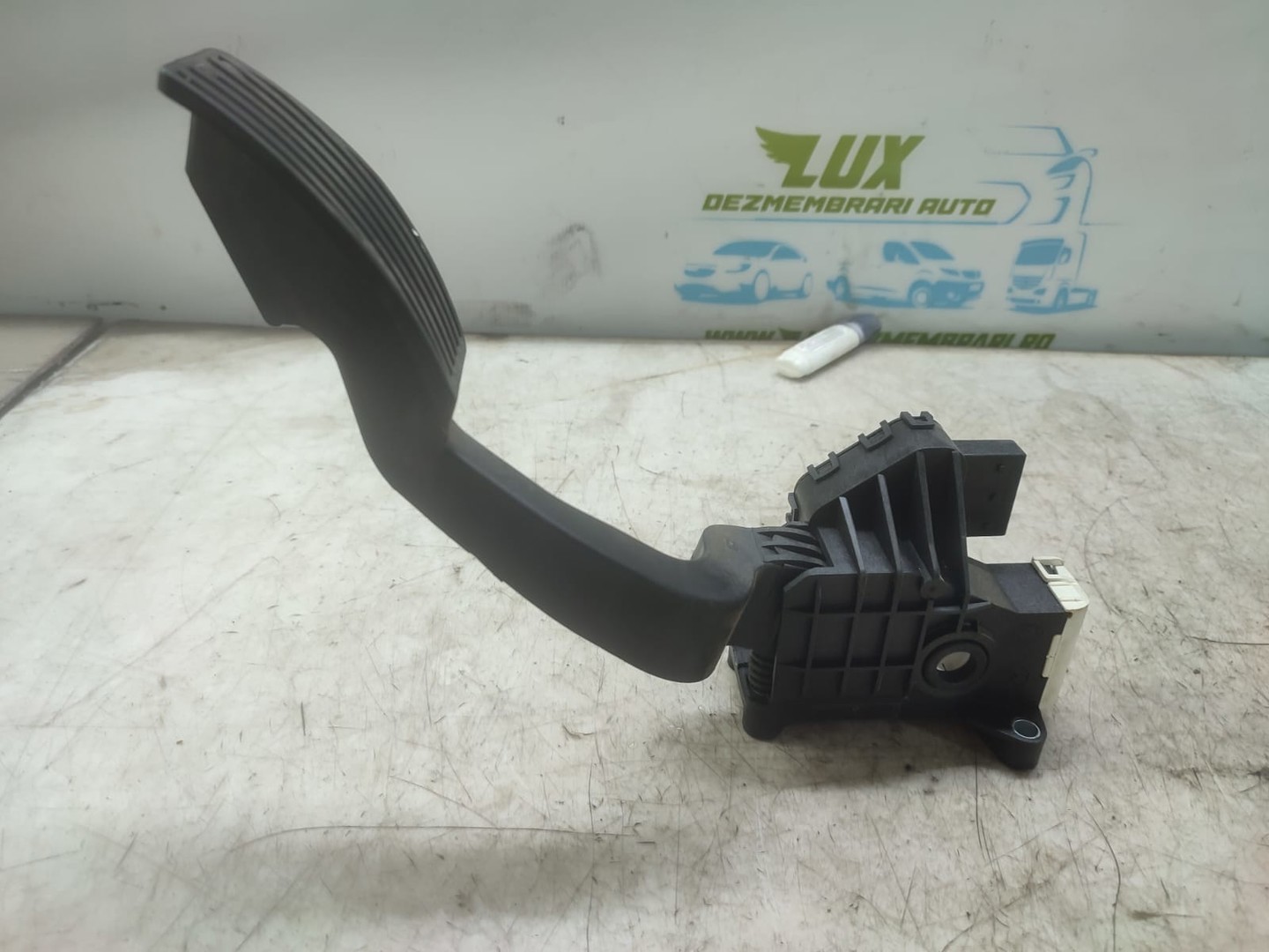 Pedala acceleratie 13305804 Opel Adam 1 (2012 - 2020)