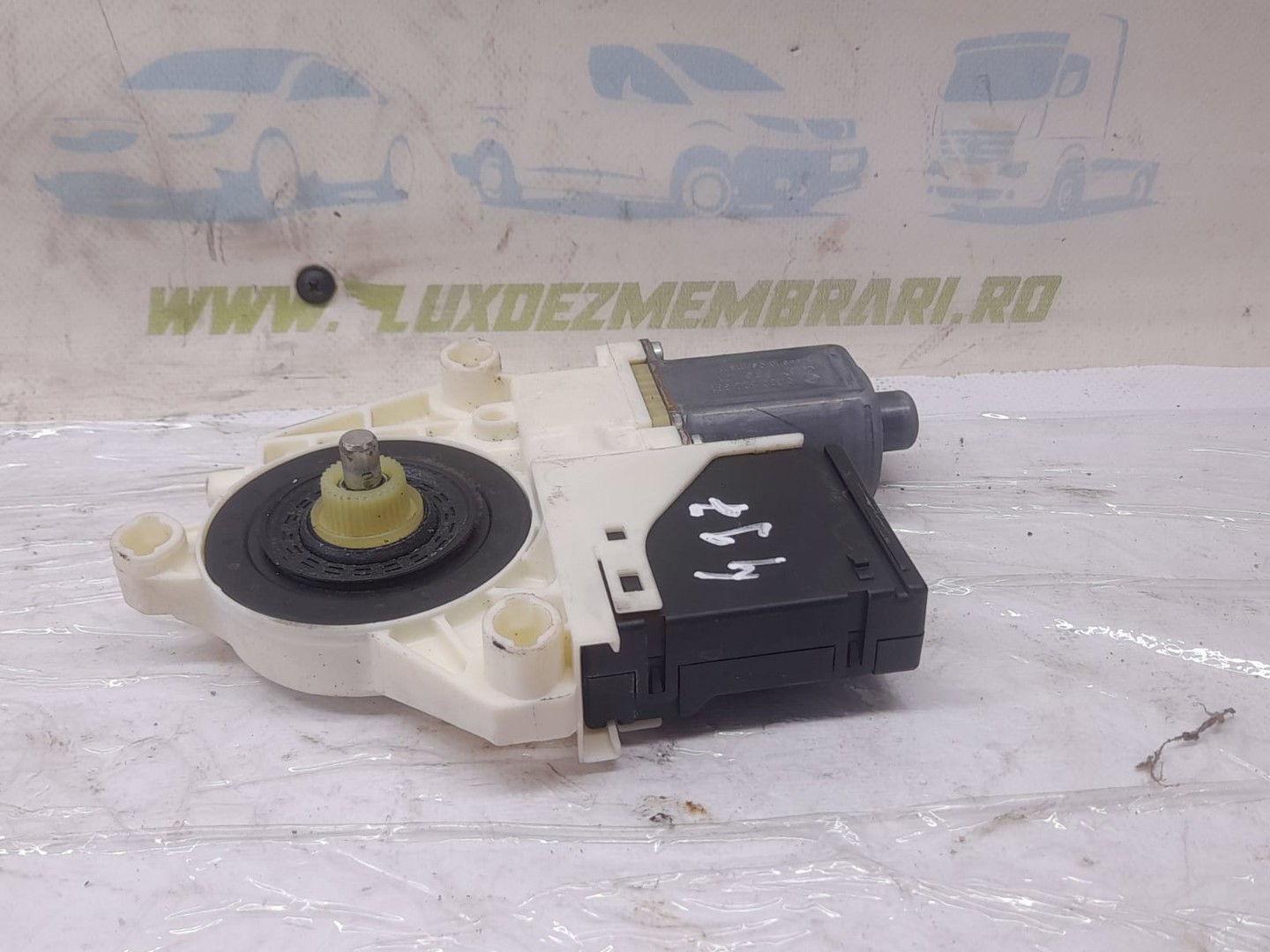 Motoras geam dreapta spate 827306548r 1.9 dci Renault Megane 3 (2008 - 2014)