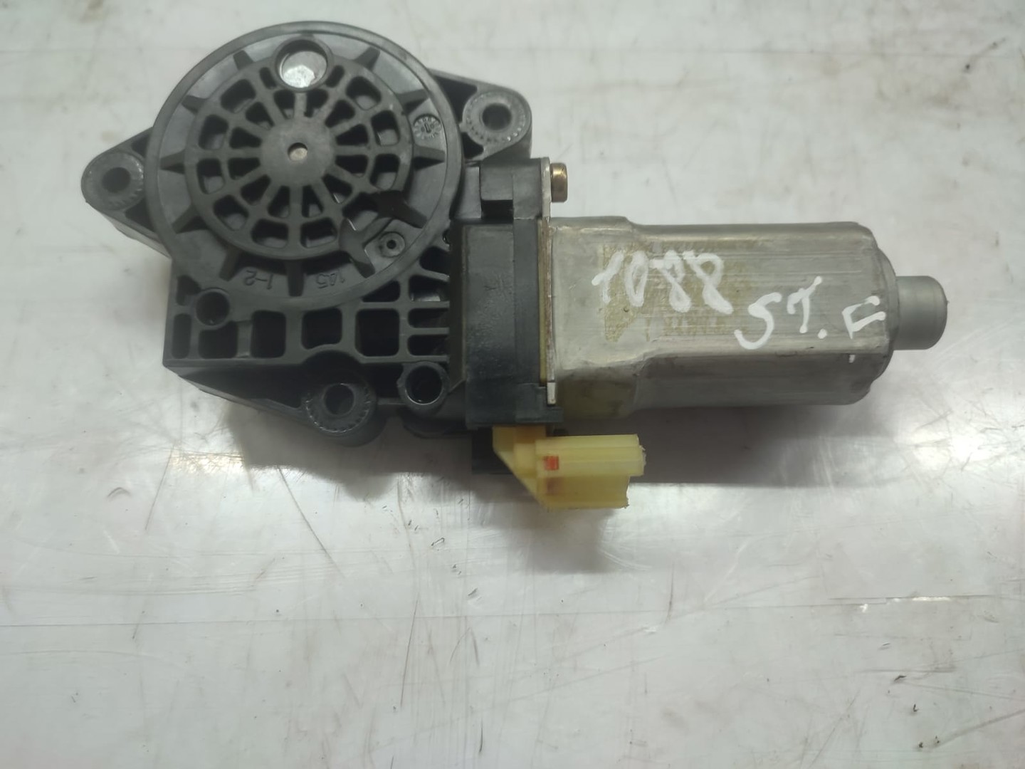 Motoras geam stanga fata Kia Sportage 2 (2004 - 2008)