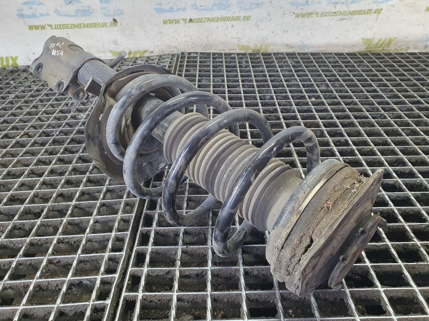 Amortizor cu arc dreapta fata 54302-br04a Nissan Qashqai 2 J11 (2013 - 2020)