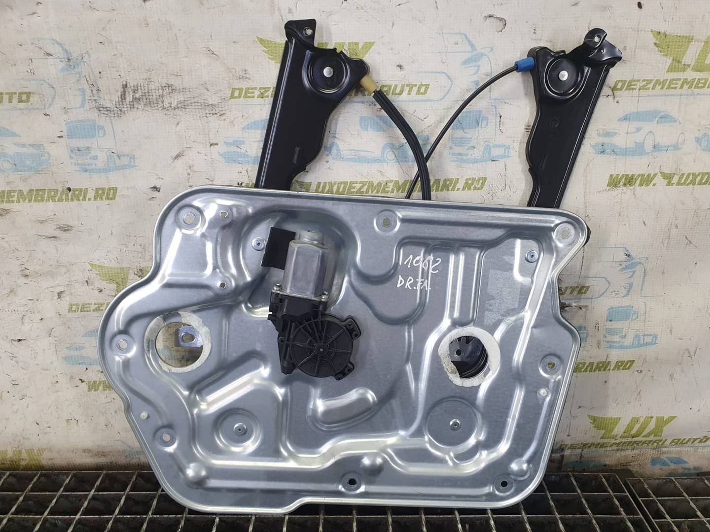 Macara geam dreapta fata Nissan Qashqai 2 J11 (2013 - 2020)
