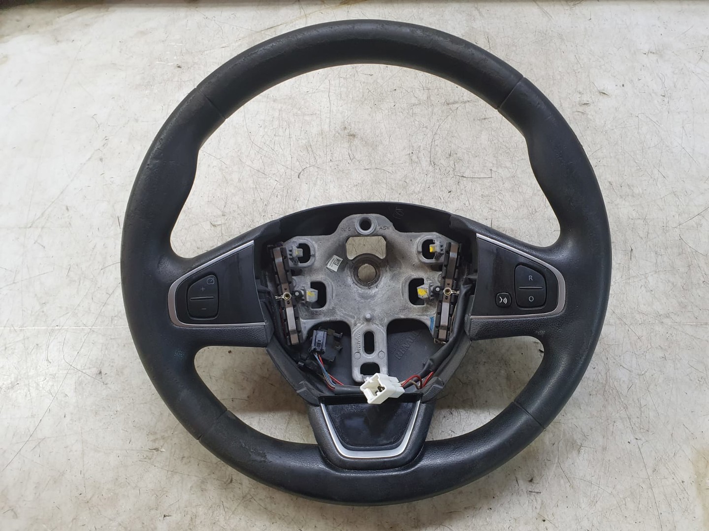 Volan in 3 spite cu comenzi 6337663a Renault Captur 1 (facelift) (2017 - 2019)
