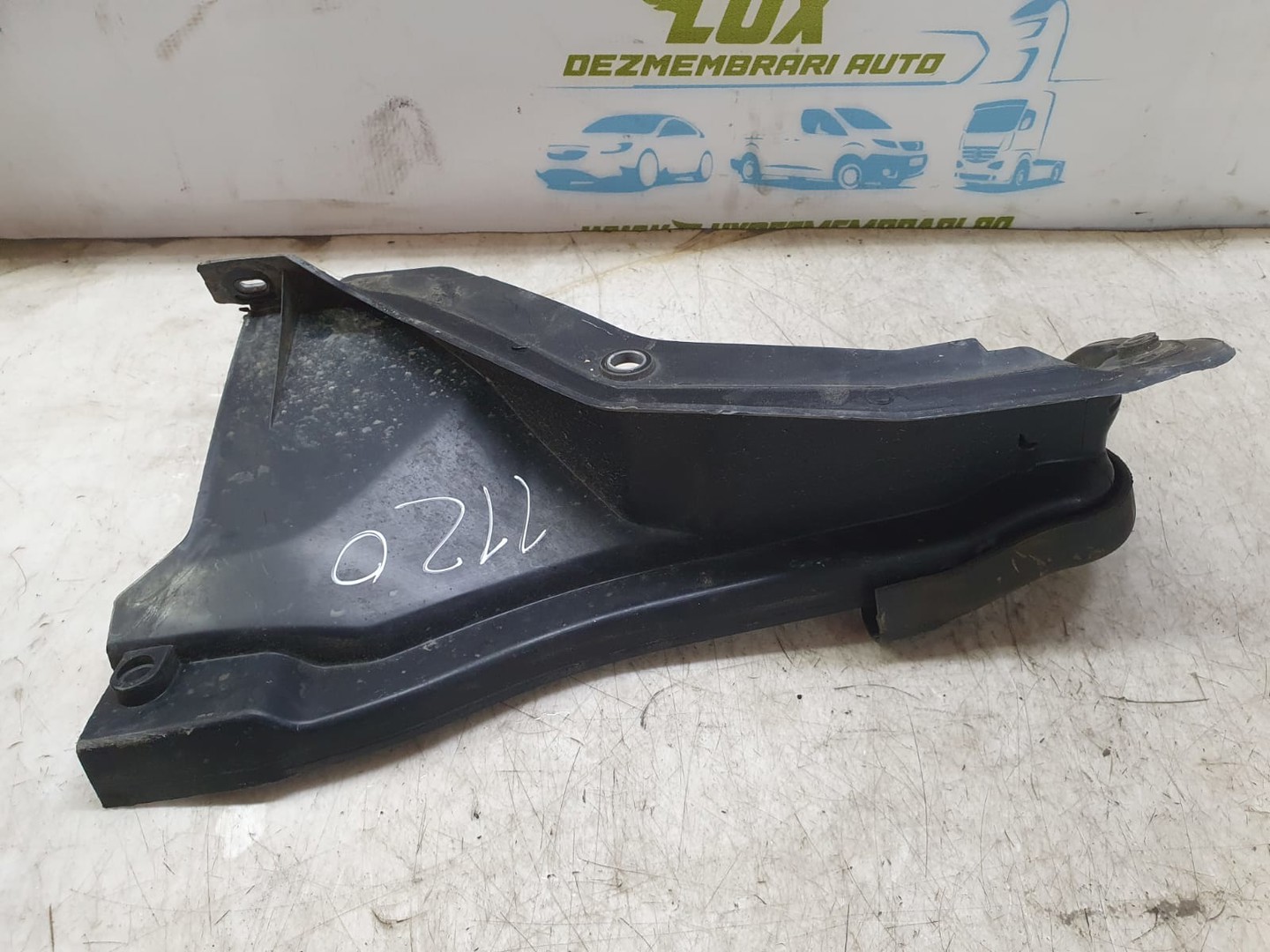 Ornament parbriz 668624075r Renault Captur 1 (facelift) (2017 - 2019)