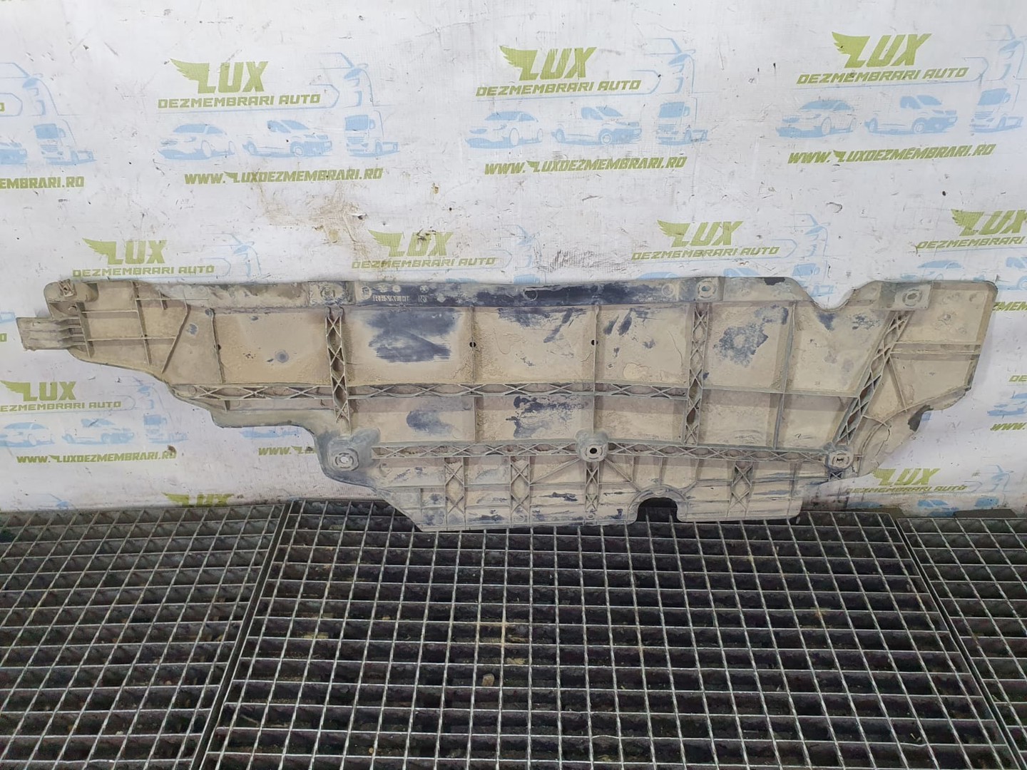 Scut caroserie stanga Renault Clio 4 (2012 - 2020)