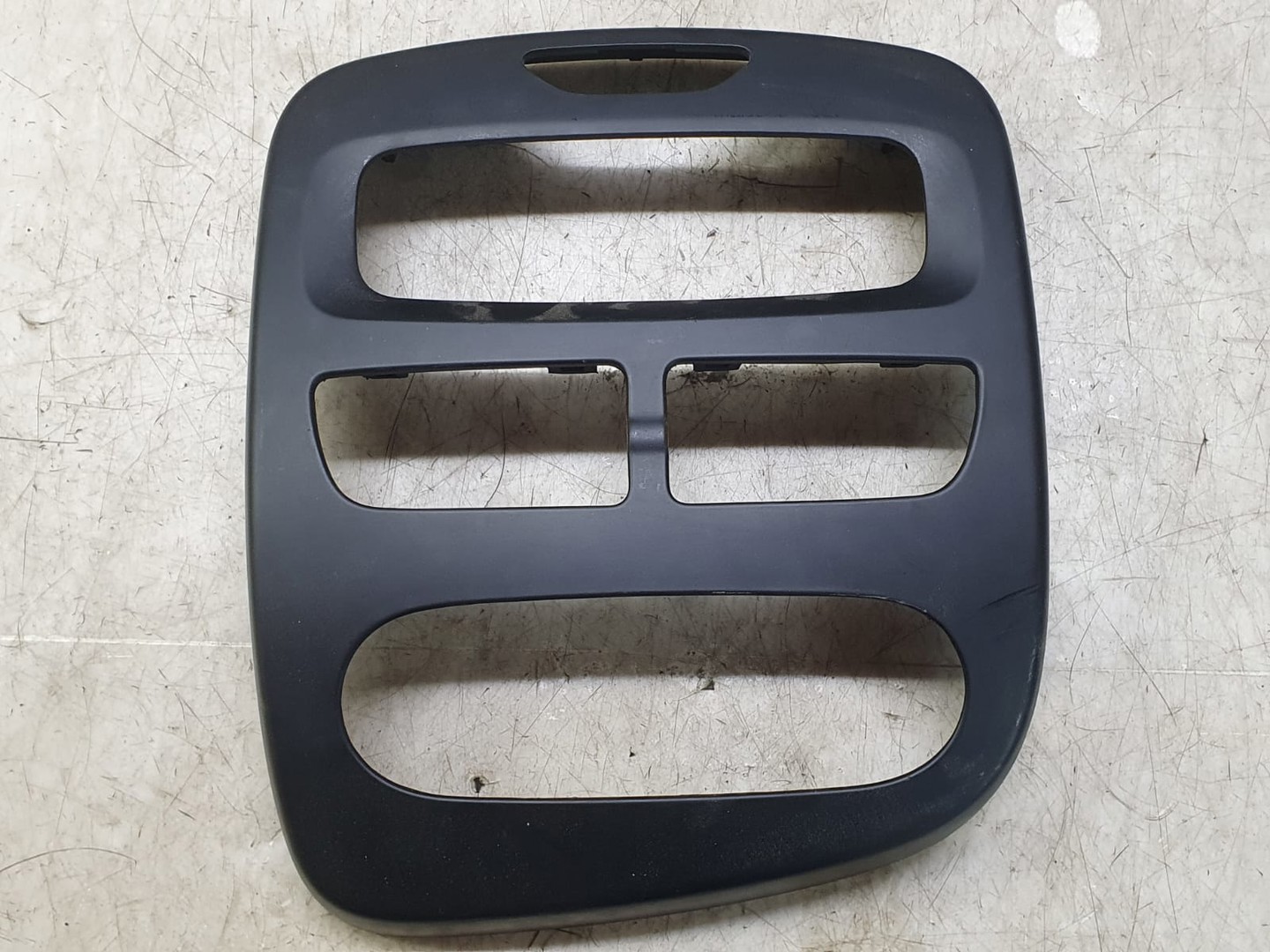 Ornament bord 682607777r Renault Clio 4 (2012 - 2020)